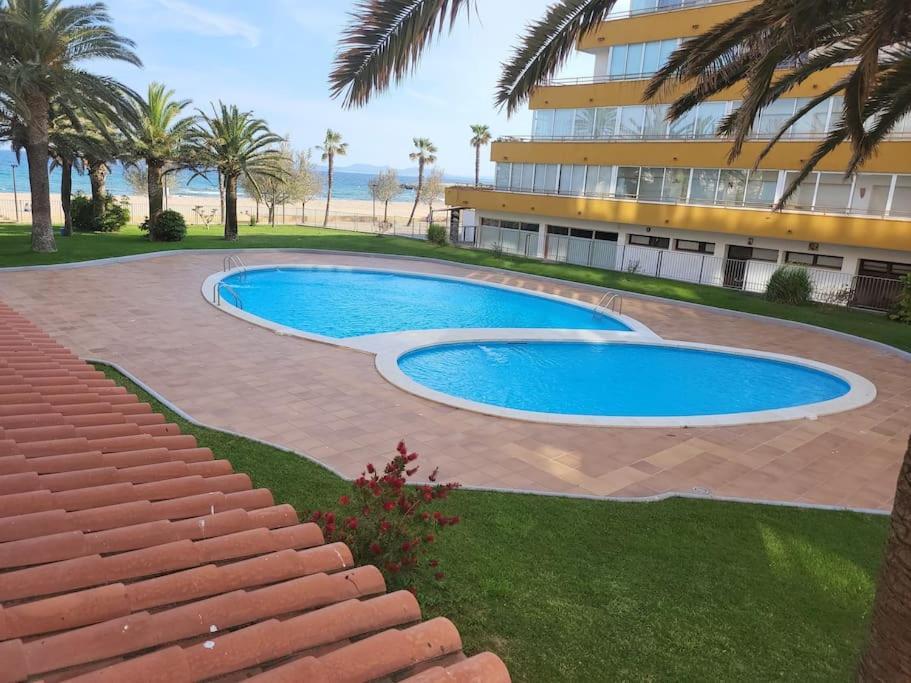 Superbe Apartement En Residence Avec Piscine Roses Exterior photo